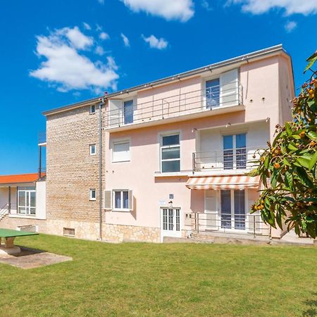 Awesome Apartment In Sveti Filip I Jakov W/ 1 Bedrooms Luaran gambar