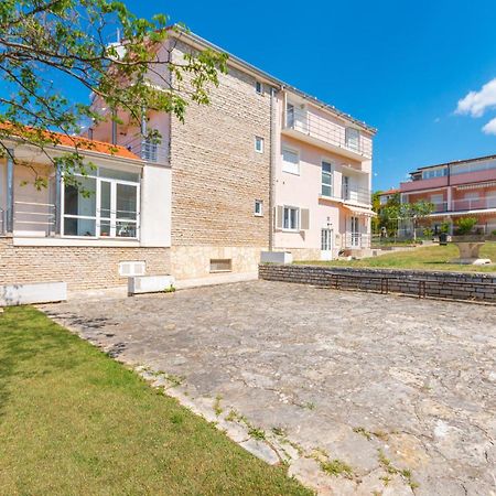 Awesome Apartment In Sveti Filip I Jakov W/ 1 Bedrooms Luaran gambar