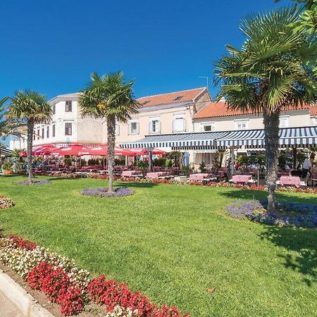 Awesome Apartment In Sveti Filip I Jakov W/ 1 Bedrooms Luaran gambar