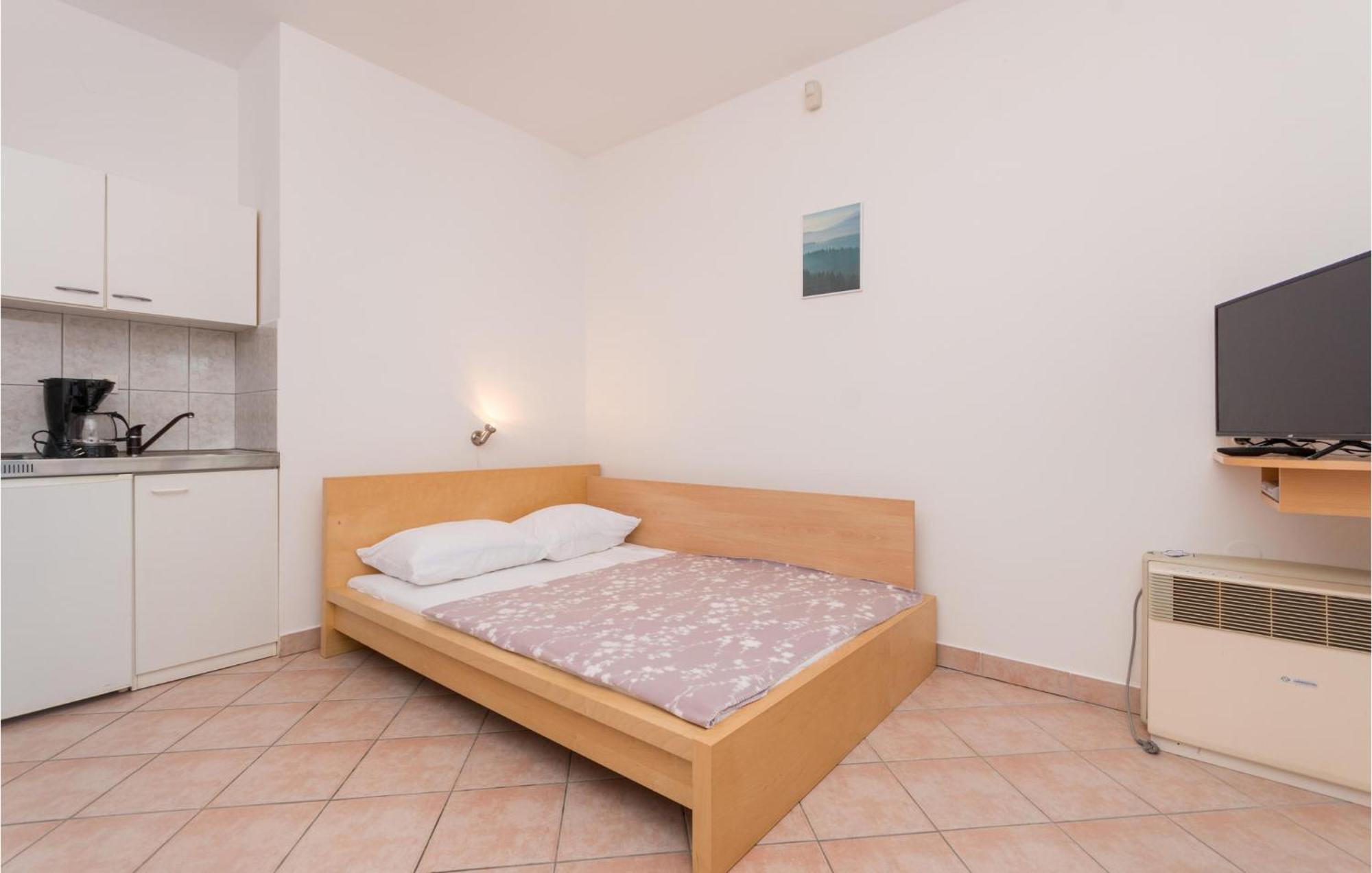 Awesome Apartment In Sveti Filip I Jakov W/ 1 Bedrooms Luaran gambar