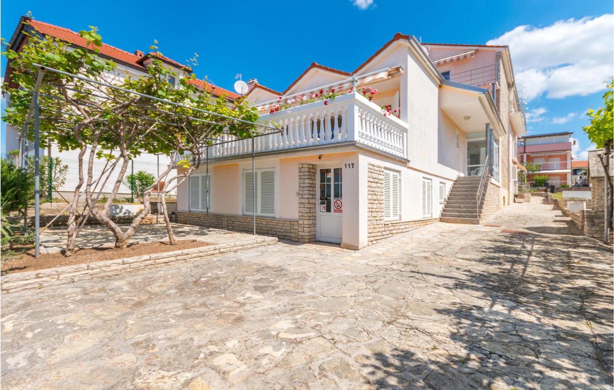 Awesome Apartment In Sveti Filip I Jakov W/ 1 Bedrooms Luaran gambar