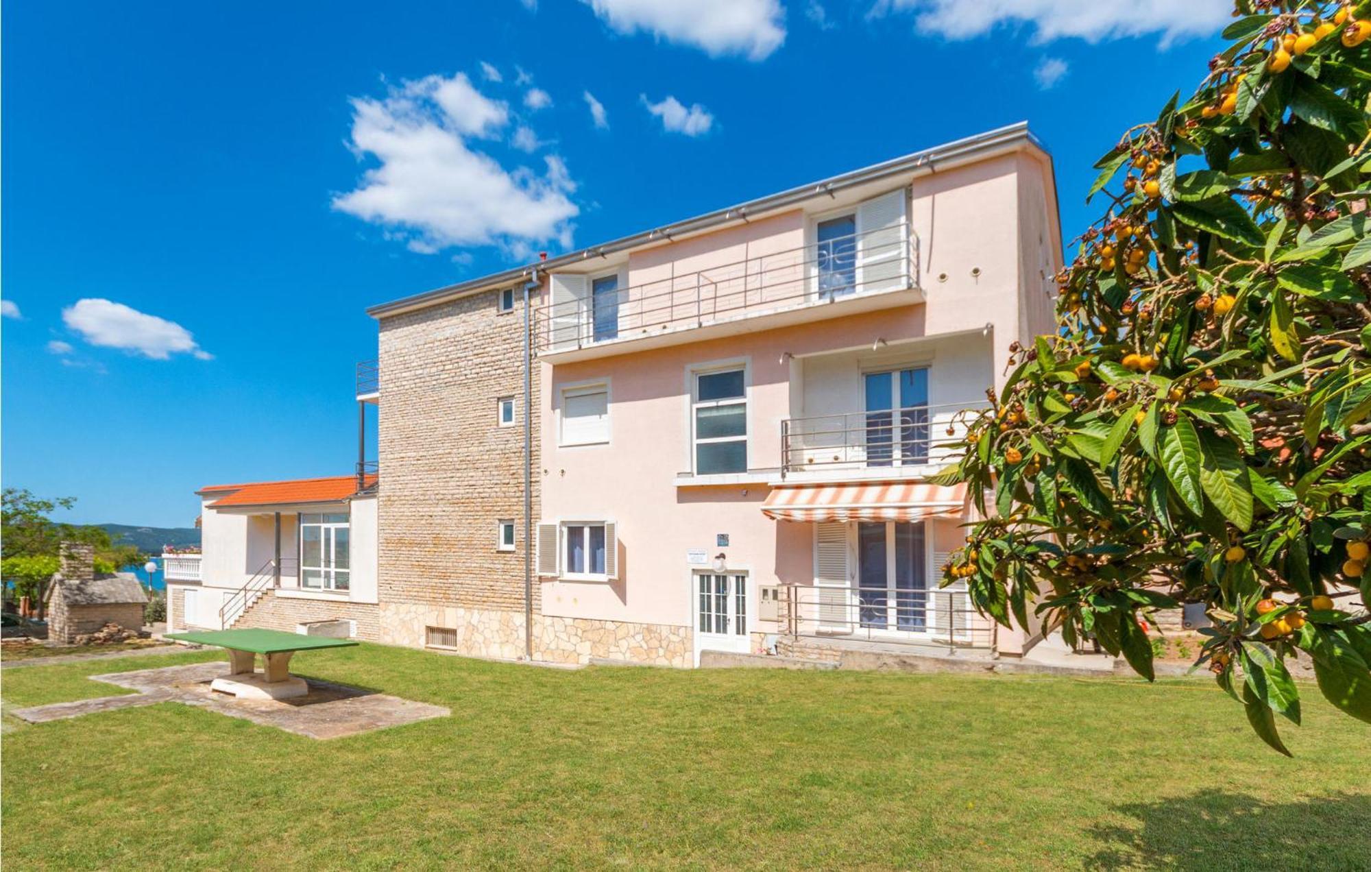 Awesome Apartment In Sveti Filip I Jakov W/ 1 Bedrooms Luaran gambar