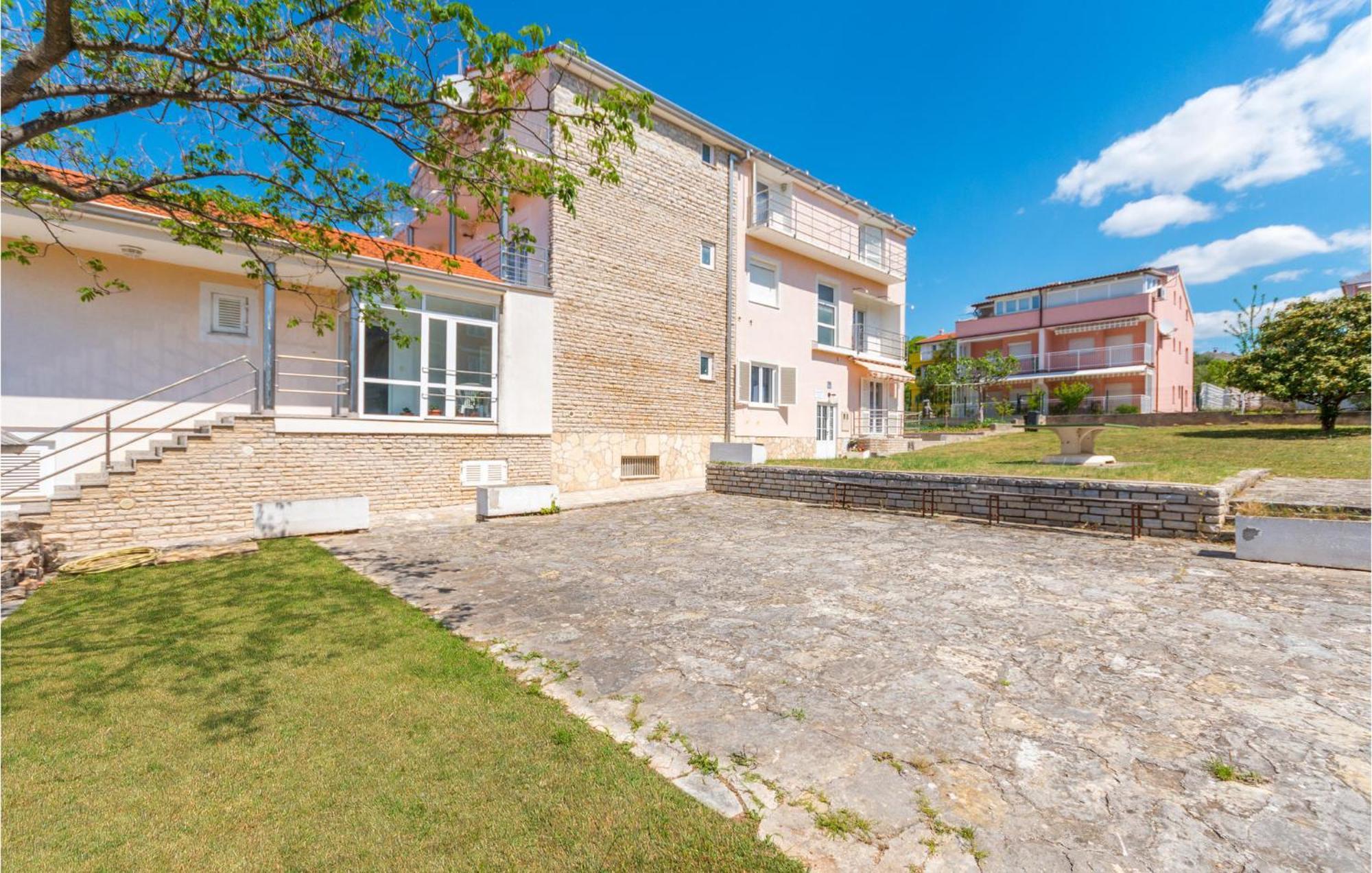 Awesome Apartment In Sveti Filip I Jakov W/ 1 Bedrooms Luaran gambar